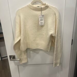 Zara Cozy Cream Cropped Sweater
